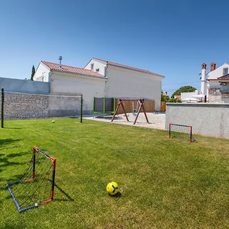Amazing In Duga Uvala Holiday home *