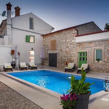 Holiday home Lovely In Duga Uvala Krnica