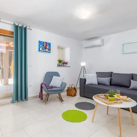 Holiday home Lovely In Duga Uvala